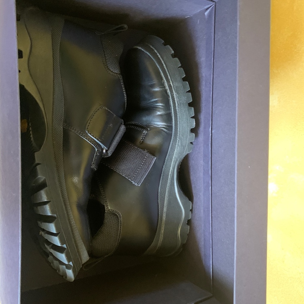 Prada Women Chunky Leather Sneaker (New $400!!!) - Picture 5 of 7